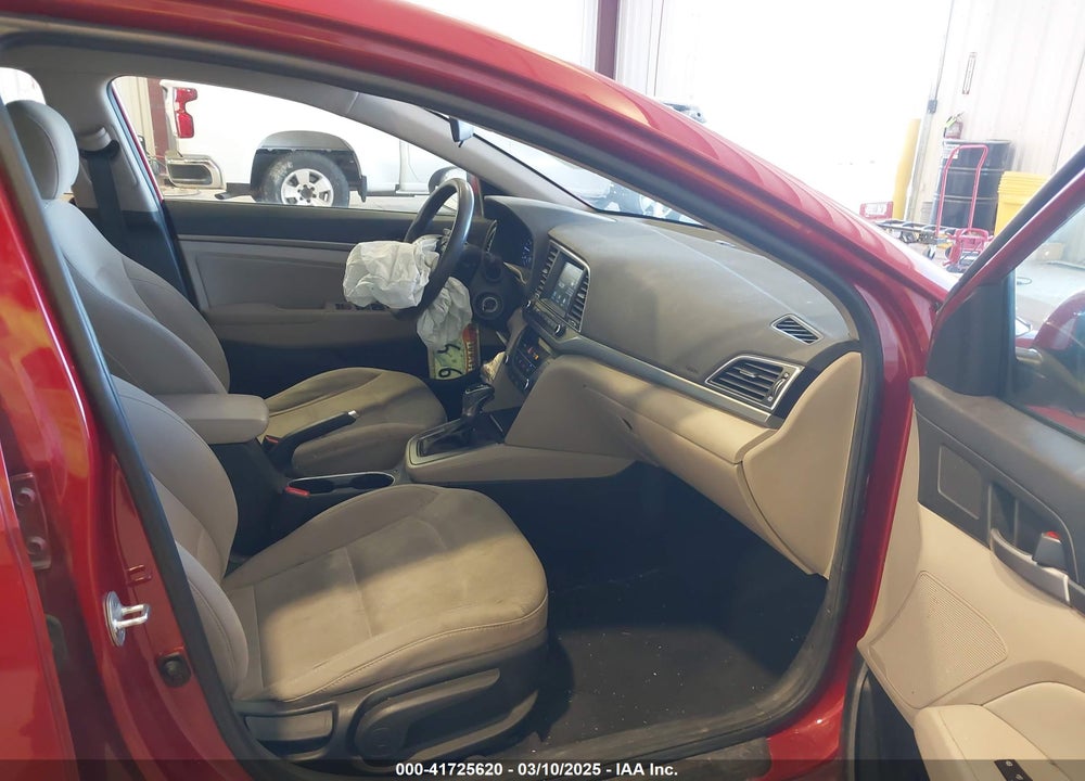2017 HYUNDAI ELANTRA VIN: 5NPD84LF2HH189153