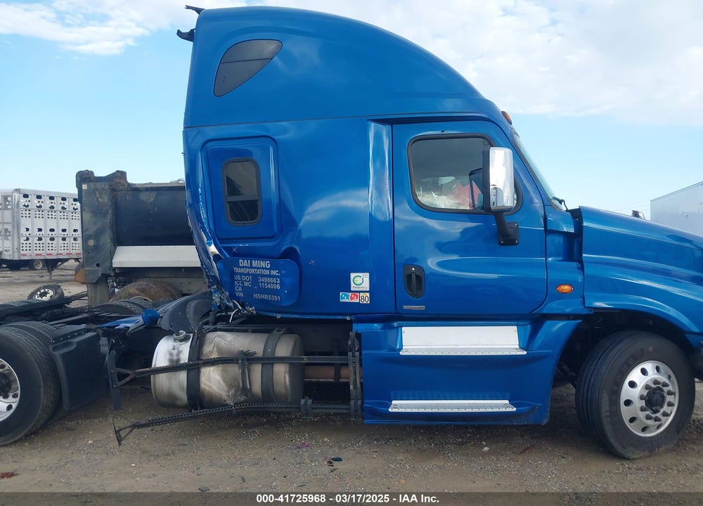 2017 FREIGHTLINER CASCADIA 125 --- VIN: 3AKJGLDR7HSHR5391
