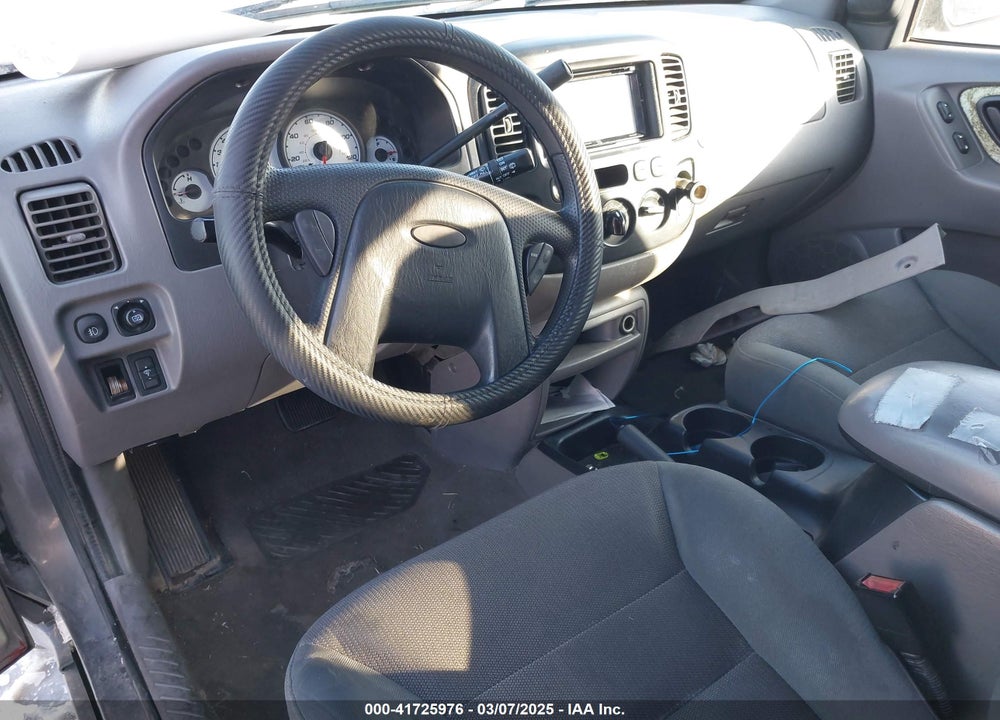 2002 FORD ESCAPE VIN: 1FMYU04142KB76322