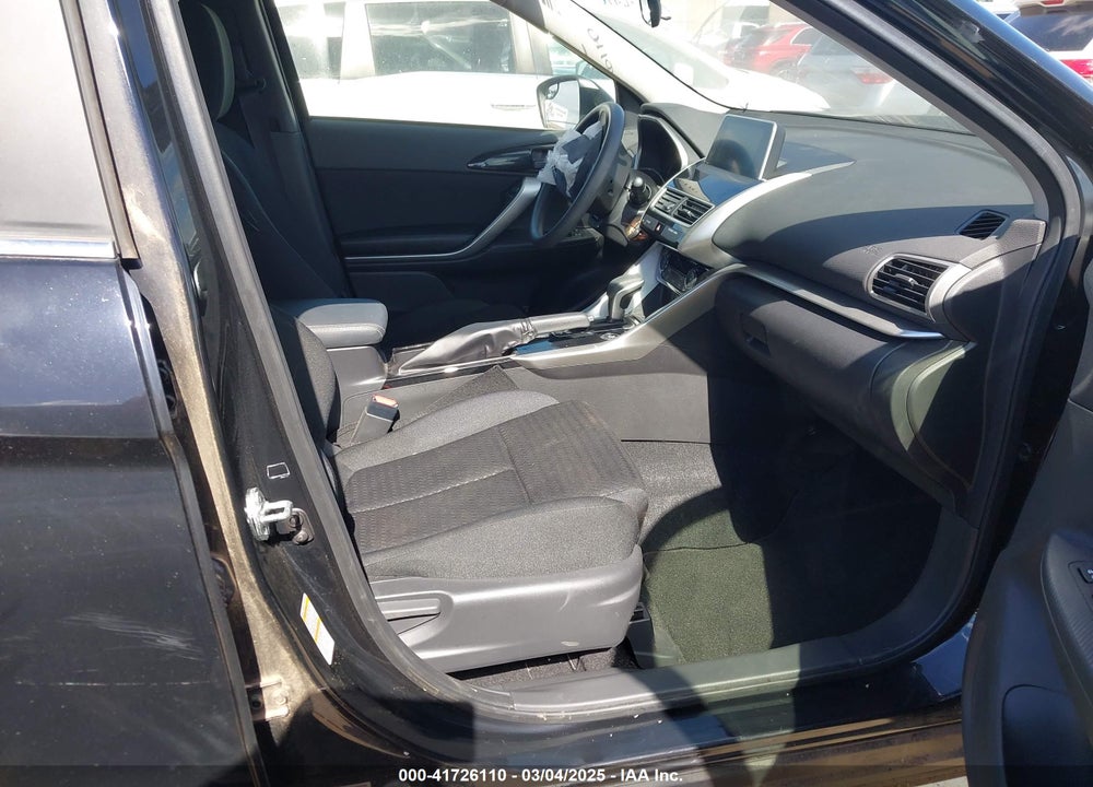2018 MITSUBISHI ECLIPSE CROSS LE VIN: JA4AT4AA3JZ070139