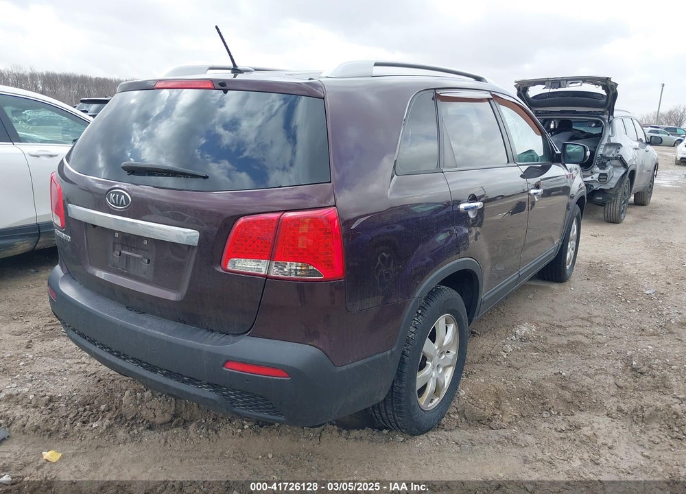 2011 KIA SORENTO VIN: 5XYKTDA11BG085202