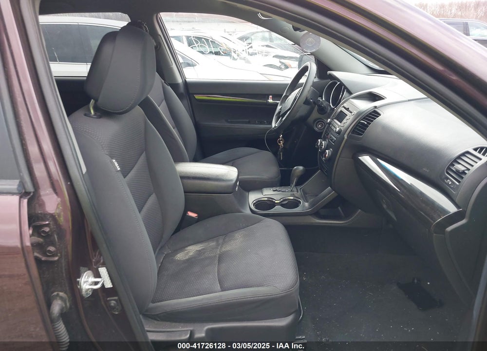 2011 KIA SORENTO VIN: 5XYKTDA11BG085202