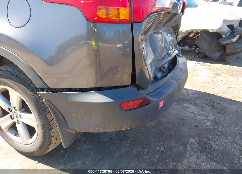 2015 TOYOTA RAV4 XLE VIN: 2T3RFREV5FW256198