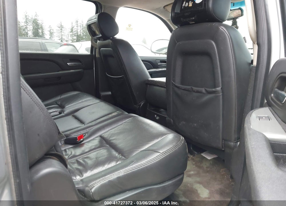 2010 CHEVROLET SUBURBAN 1500 VIN: 1GNUKHE33AR254447