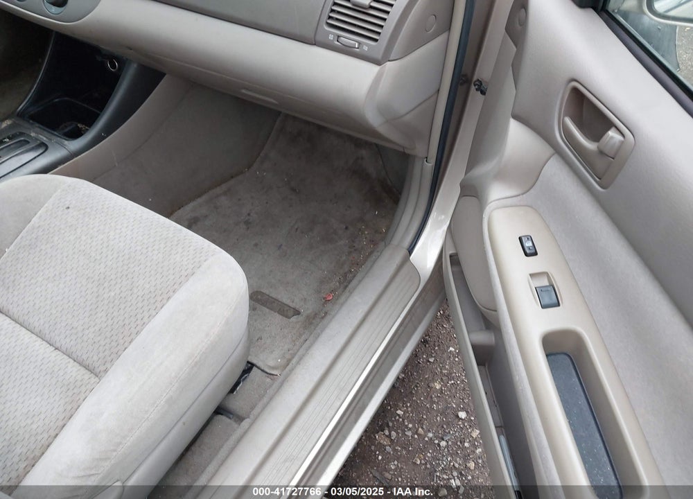 2004 TOYOTA CAMRY LE VIN: 4T1BE32K44U922100