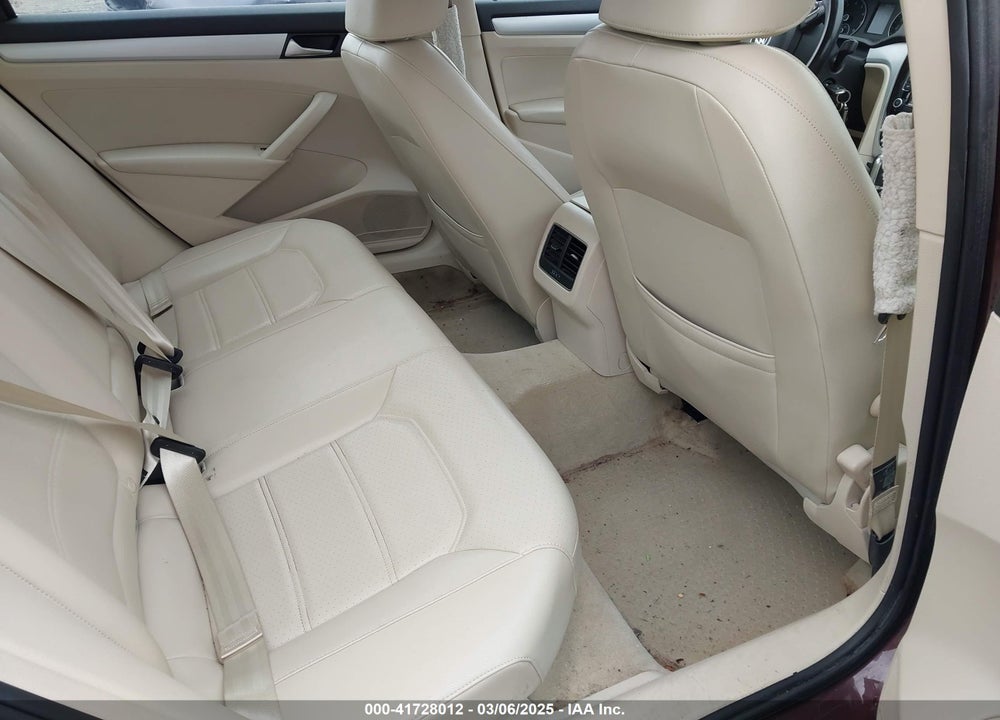 2013 VOLKSWAGEN PASSAT VIN: 1VWBP7A36DC095185
