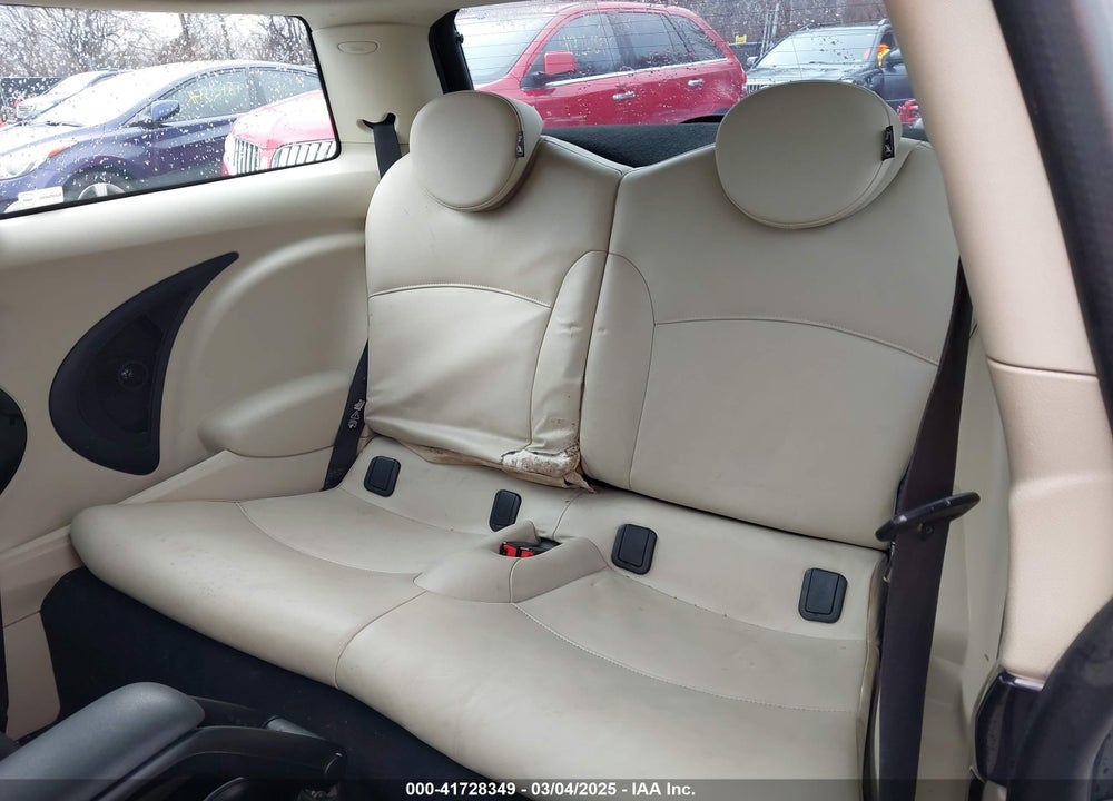 2011 MINI COOPER S VIN: WMWSV3C57BTY11344