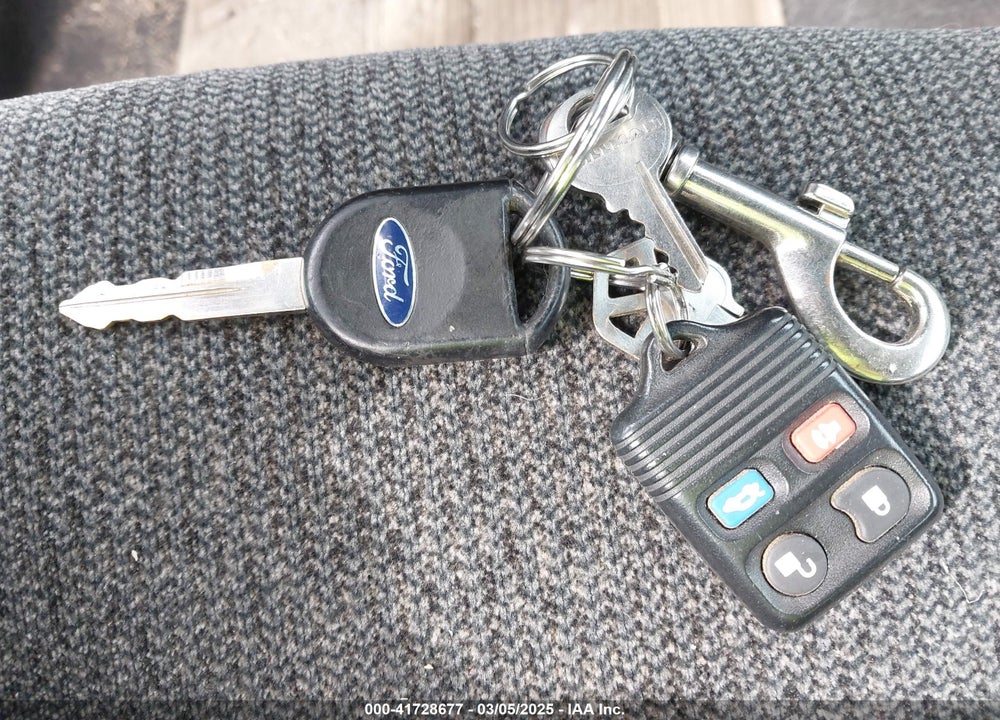 2000 FORD TAURUS VIN: 1FAFP55U5YG128113