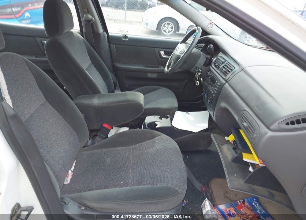 2000 FORD TAURUS VIN: 1FAFP55U5YG128113