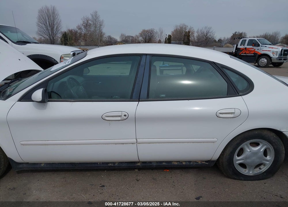 2000 FORD TAURUS VIN: 1FAFP55U5YG128113