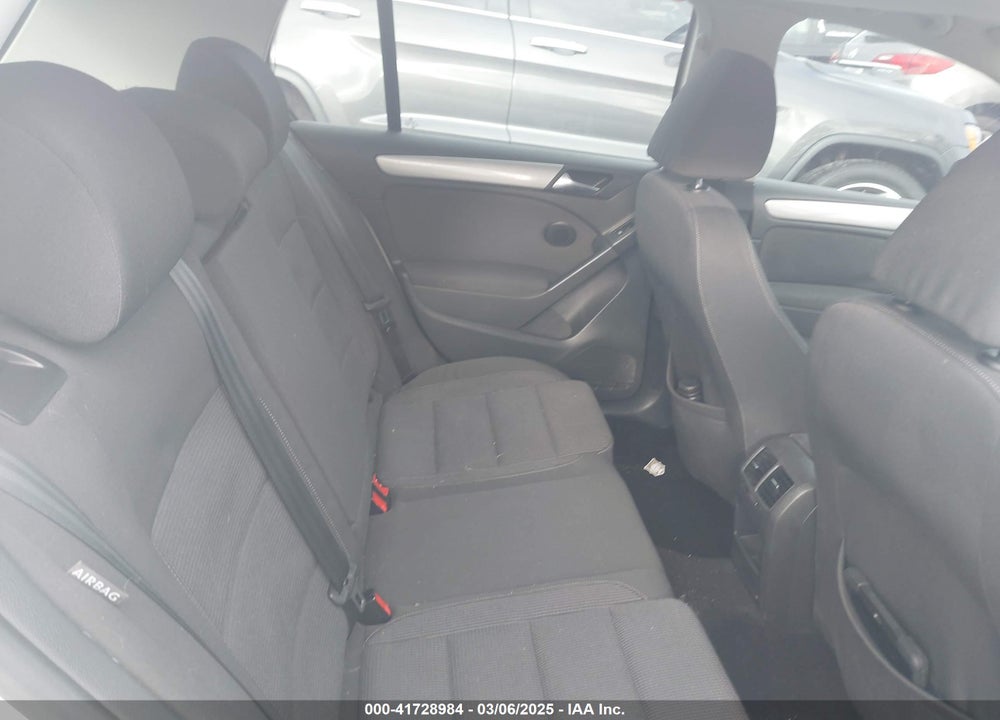 2011 VOLKSWAGEN GOLF VIN: WVWDM9AJ4BW217990