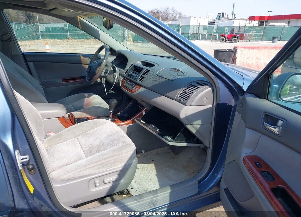 2004 TOYOTA CAMRY XLE VIN: 4T1BE30K34U811153