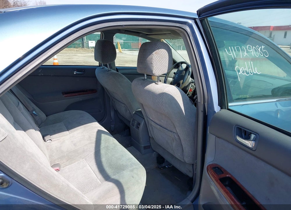 2004 TOYOTA CAMRY XLE VIN: 4T1BE30K34U811153