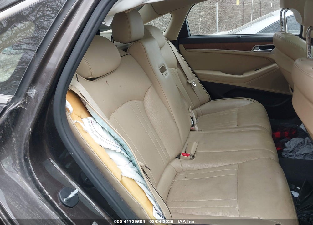2016 HYUNDAI GENESIS VIN: KMHGN4JE9GU110867