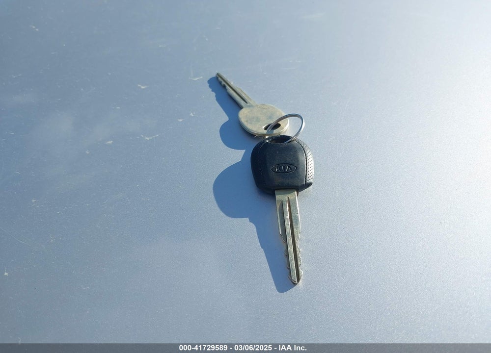 2001 KIA OPTIMA VIN: KNAGD126115032175