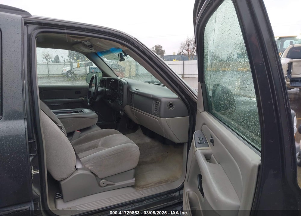 2005 CHEVROLET TAHOE LS VIN: 1GNEC13V95J257290
