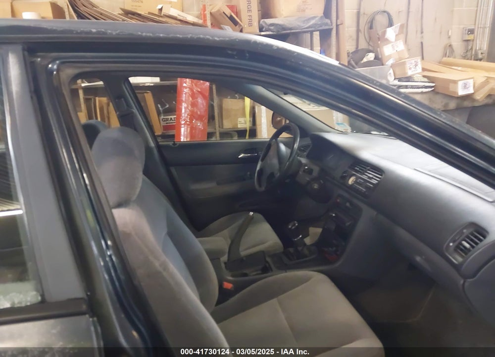 1997 HONDA ACCORD LX VIN: 1HGCE1720VA005911