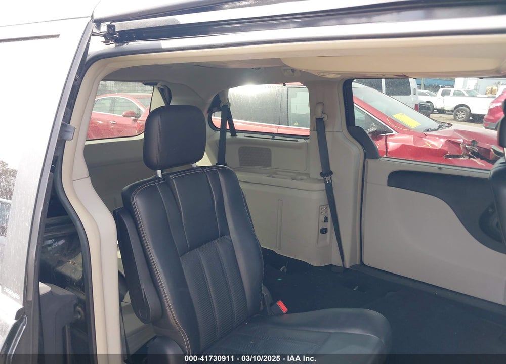 2012 CHRYSLER TOWN & COUNTRY VIN: 2C4RC1CG3CR106871