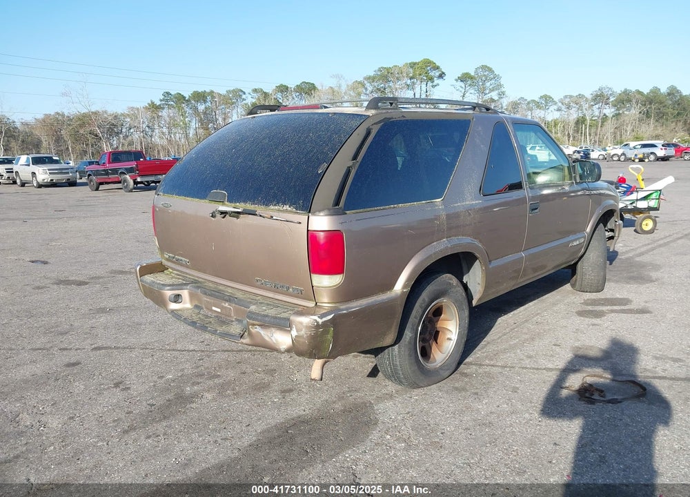 2002 CHEVROLET BLAZER LS VIN: 1GNCS18WX2K160391