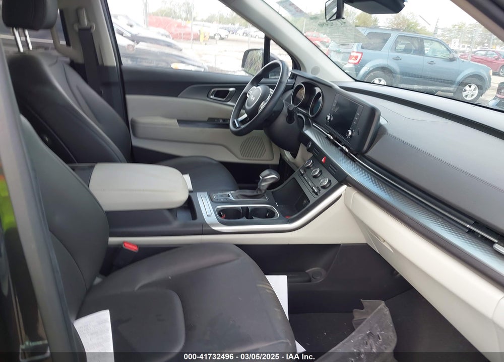 2024 KIA CARNIVAL MPV LX SEAT PACKAGE VIN: KNDNB4H3XR6421563