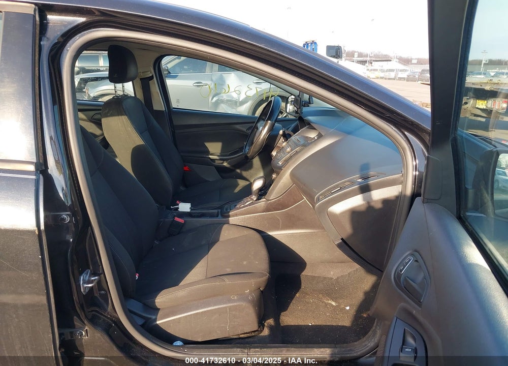 2015 FORD FOCUS VIN: 1FADP3E22FL215921