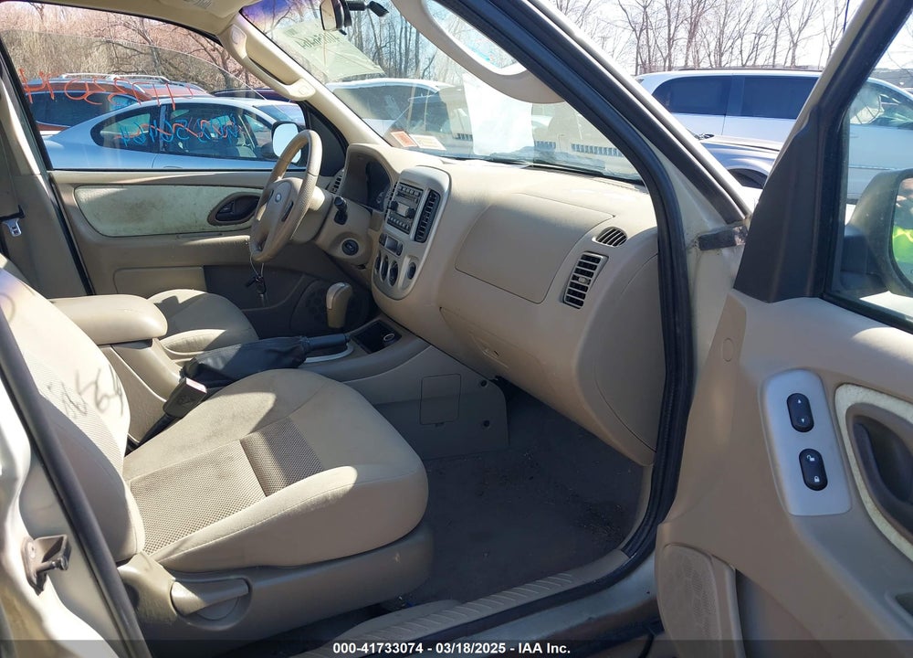 2005 FORD ESCAPE XLT VIN: 1FMYU93105KB27645