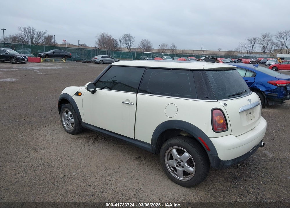 2009 MINI COOPER VIN: WMWMF33599TU75907