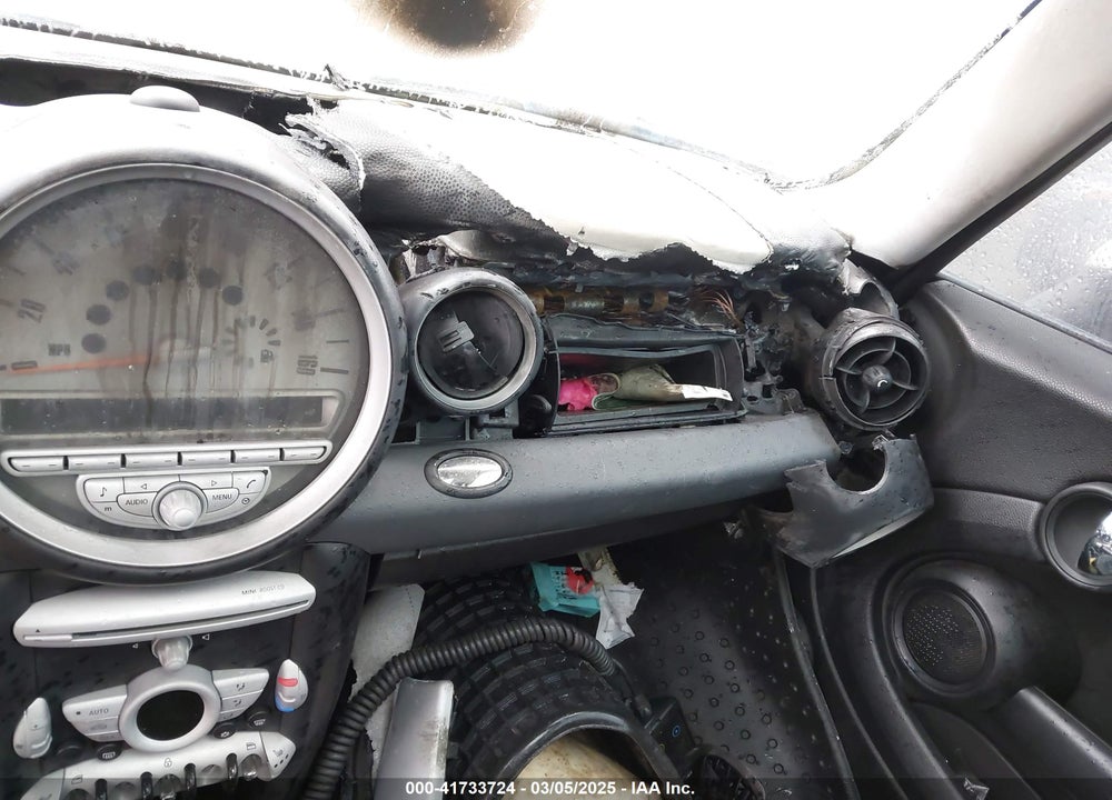 2009 MINI COOPER VIN: WMWMF33599TU75907