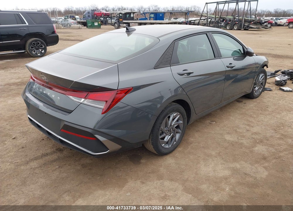 2024 HYUNDAI ELANTRA VIN: KMHLM4DG8RU689044