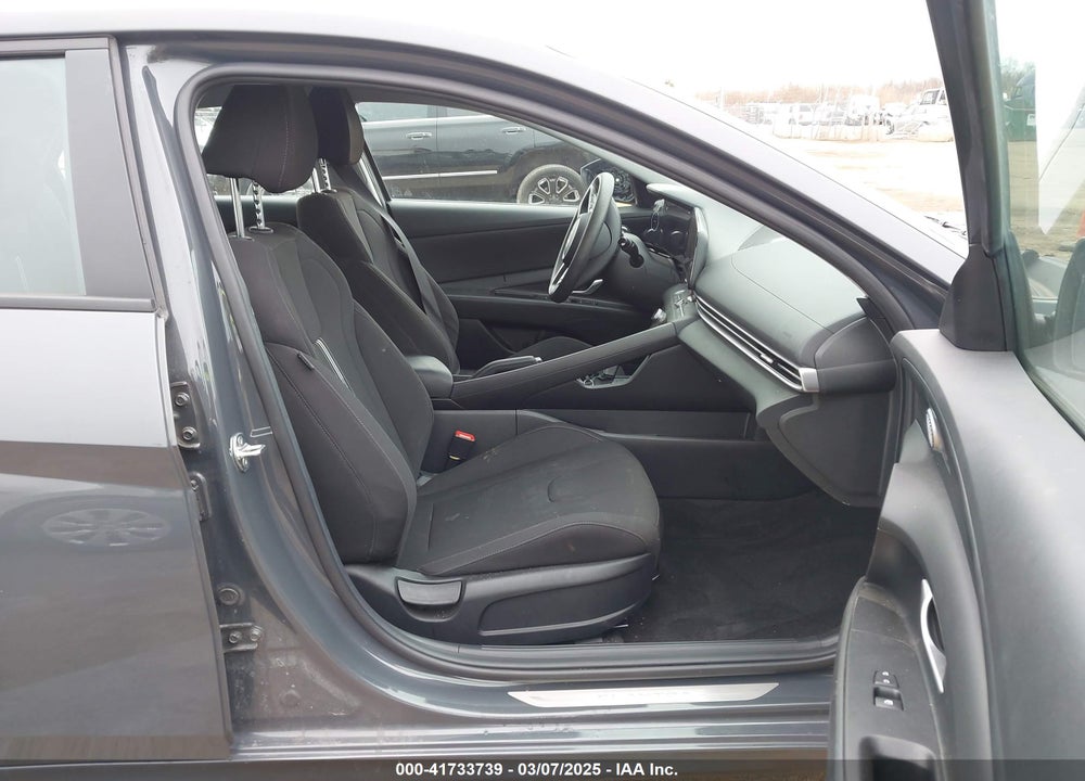 2024 HYUNDAI ELANTRA VIN: KMHLM4DG8RU689044