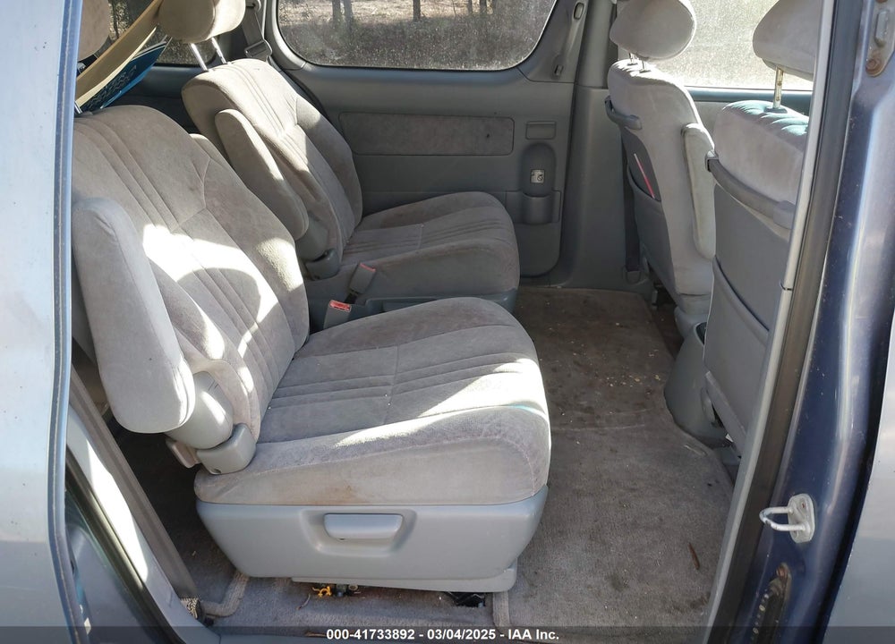 2000 TOYOTA SIENNA LE VIN: 4T3ZF13C5YU181671