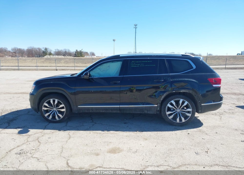 2019 VOLKSWAGEN ATLAS VIN: 1V2NR2CA2KC588110
