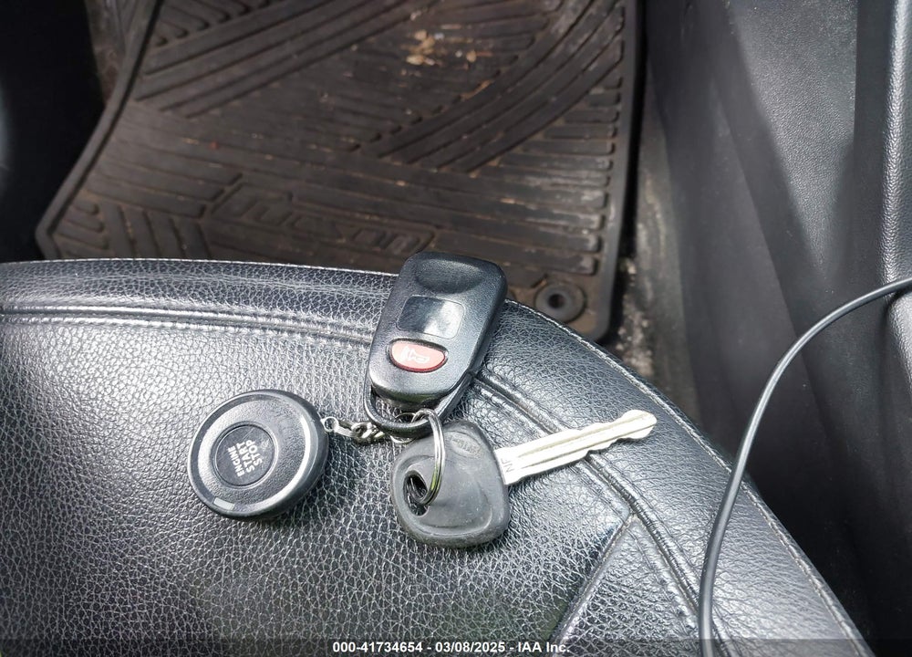 2011 HYUNDAI TUCSON VIN: KM8JUCAC6BU155016