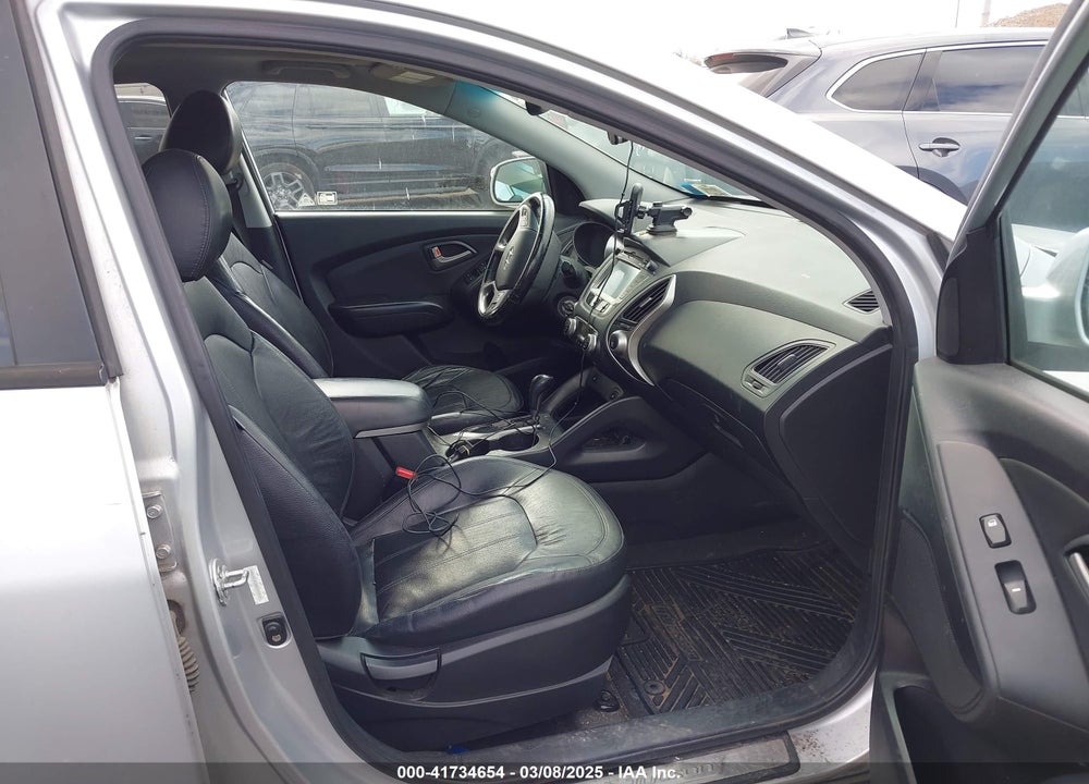 2011 HYUNDAI TUCSON VIN: KM8JUCAC6BU155016