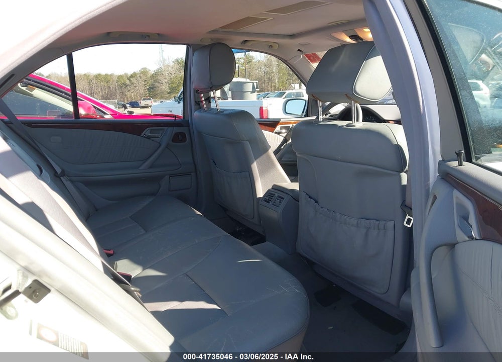 2000 MERCEDES-BENZ E 320 VIN: WDBJF65J4YB130899