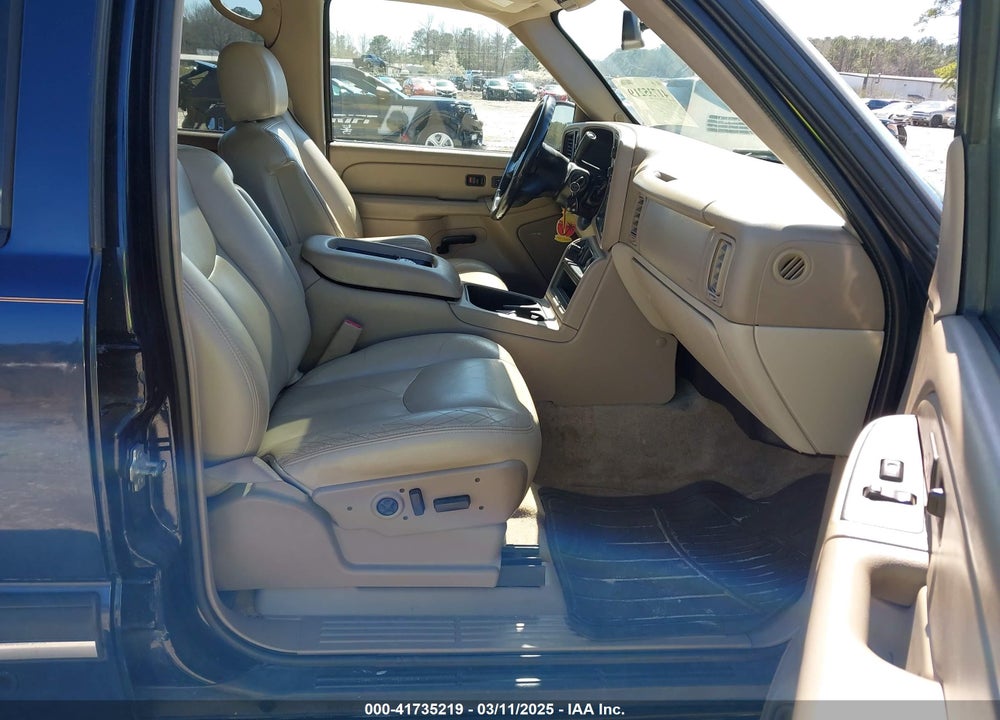 2005 CHEVROLET TAHOE VIN: 1GNEK13T25R158216