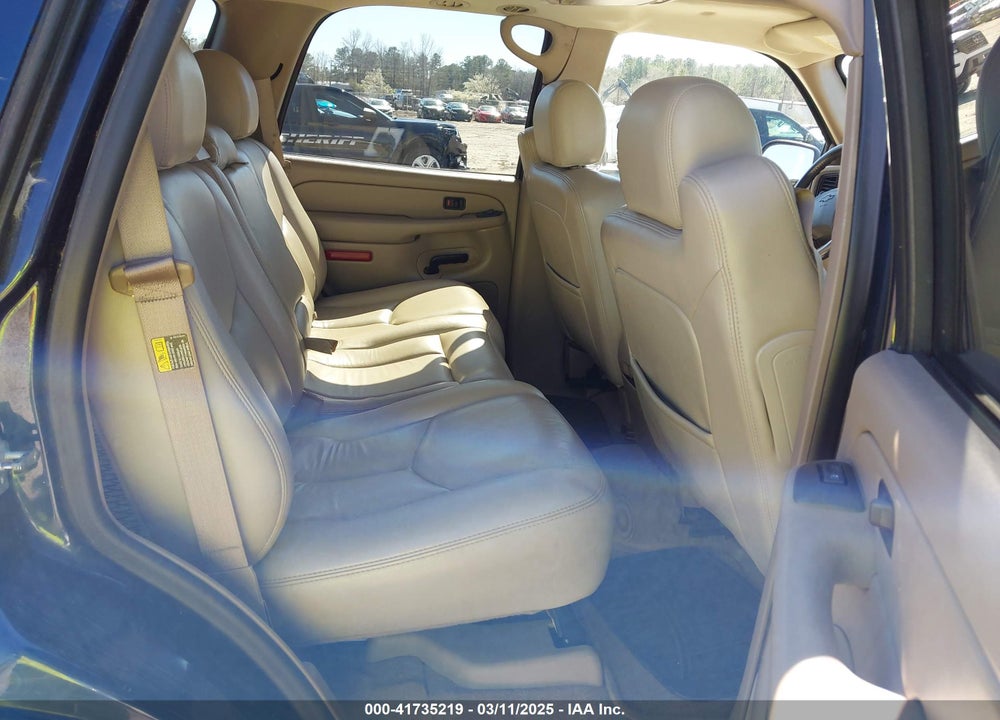 2005 CHEVROLET TAHOE VIN: 1GNEK13T25R158216