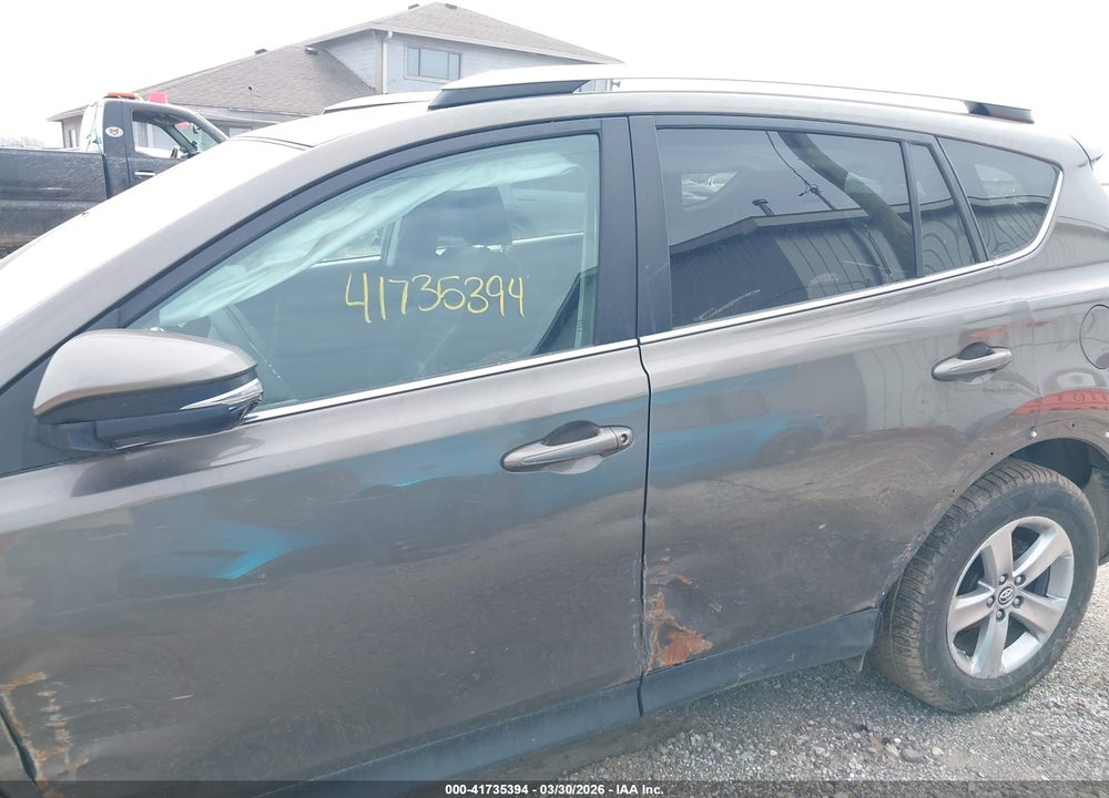 2015 TOYOTA RAV4 XLE VIN: 2T3RFREV4FW338102