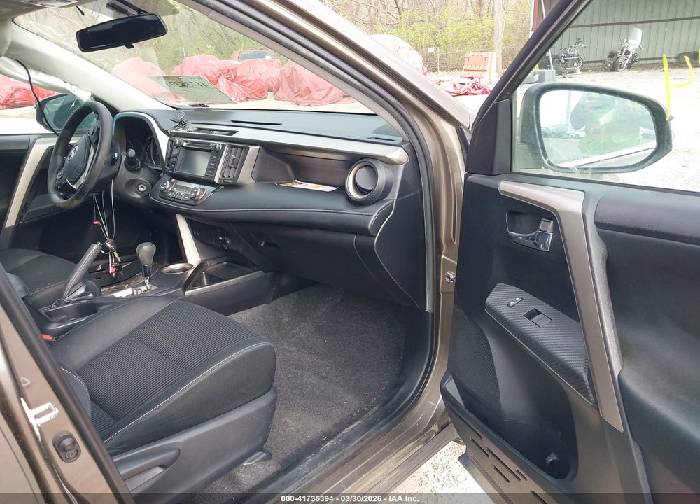 2015 TOYOTA RAV4 XLE VIN: 2T3RFREV4FW338102