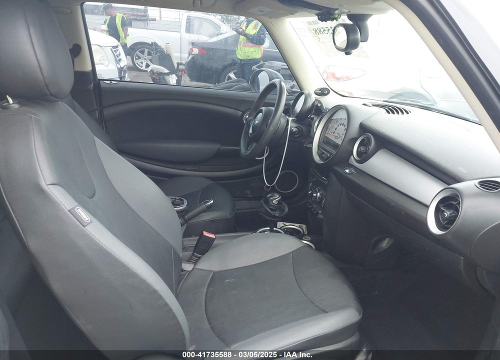 2013 MINI HARDTOP VIN: WMWSU3C57DT688778