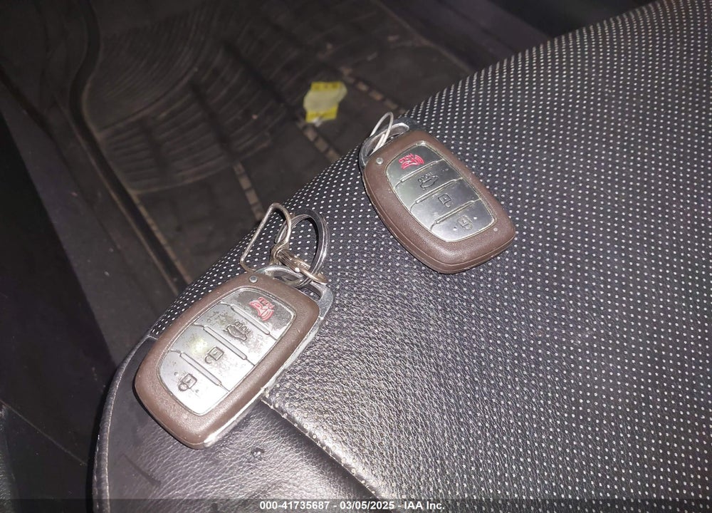 2014 HYUNDAI ELANTRA VIN: 5NPDH4AE5EH497228