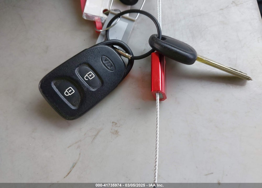 2011 KIA SORENTO VIN: 5XYKTDA28BG178257