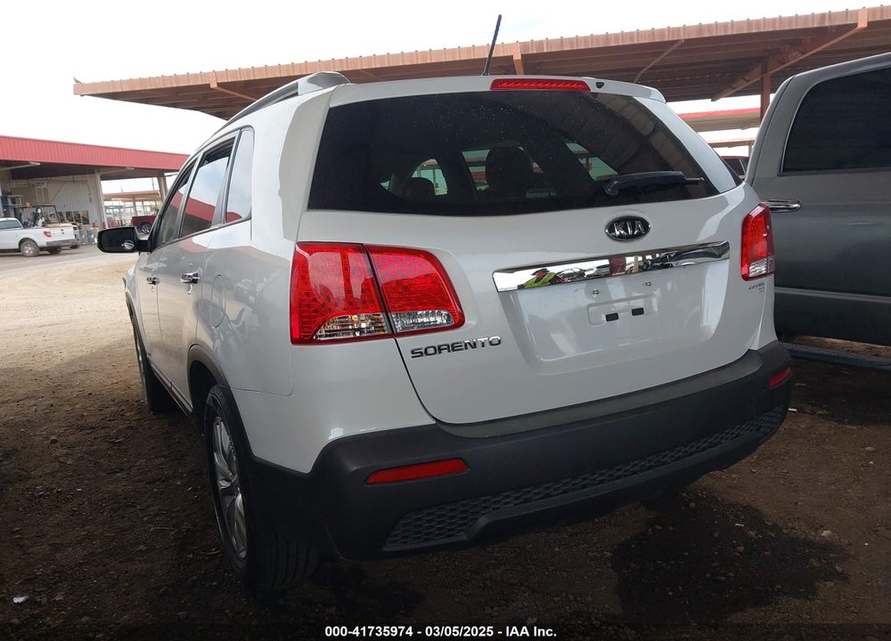 2011 KIA SORENTO VIN: 5XYKTDA28BG178257