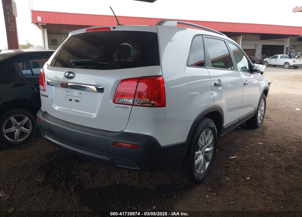 2011 KIA SORENTO VIN: 5XYKTDA28BG178257
