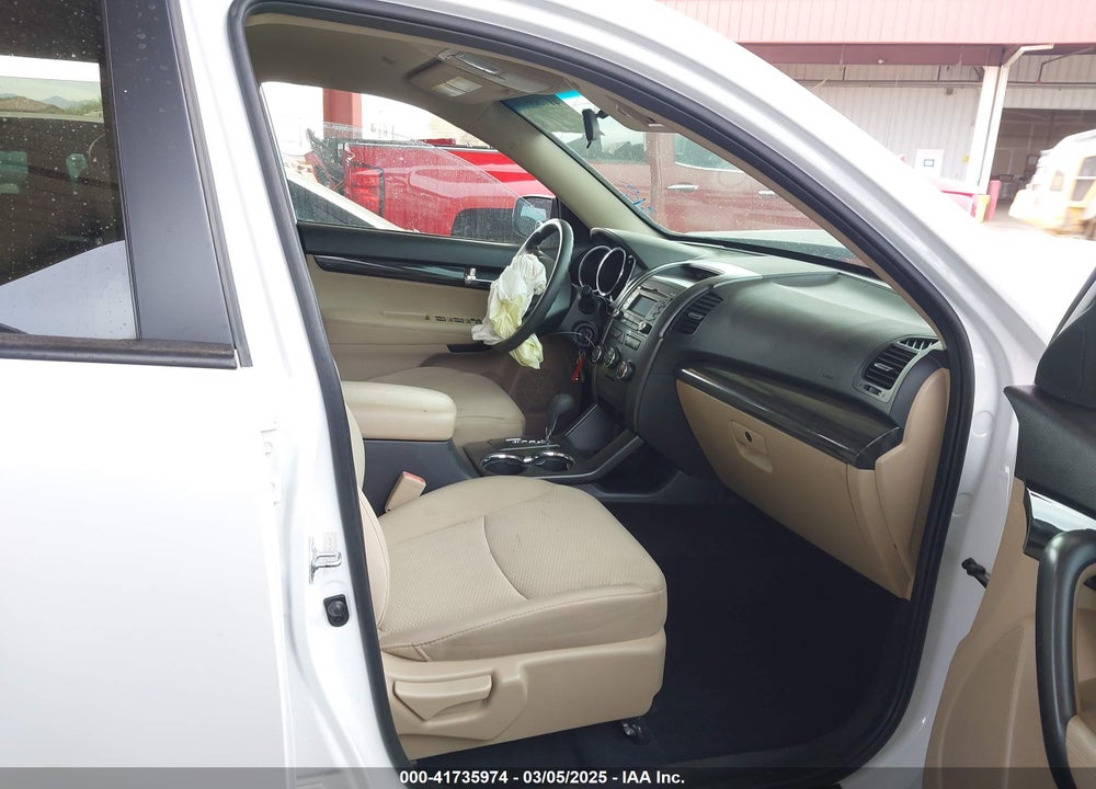 2011 KIA SORENTO VIN: 5XYKTDA28BG178257
