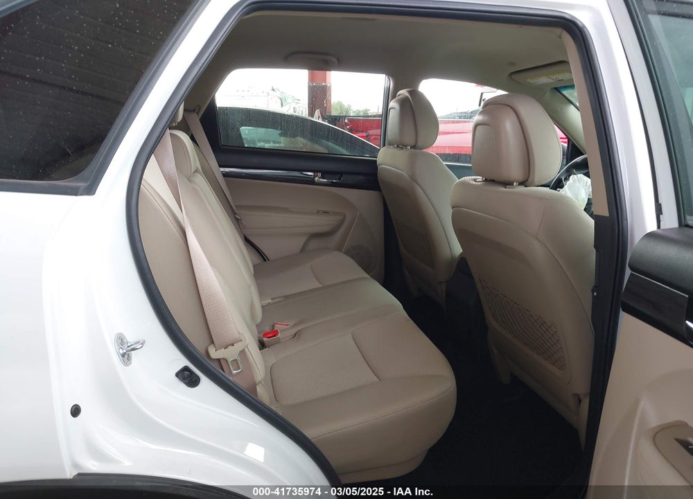 2011 KIA SORENTO VIN: 5XYKTDA28BG178257