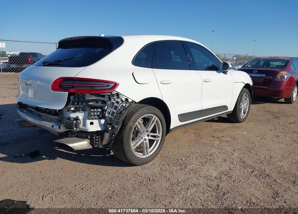 2017 PORSCHE MACAN VIN: WP1AA2A55HLB07044