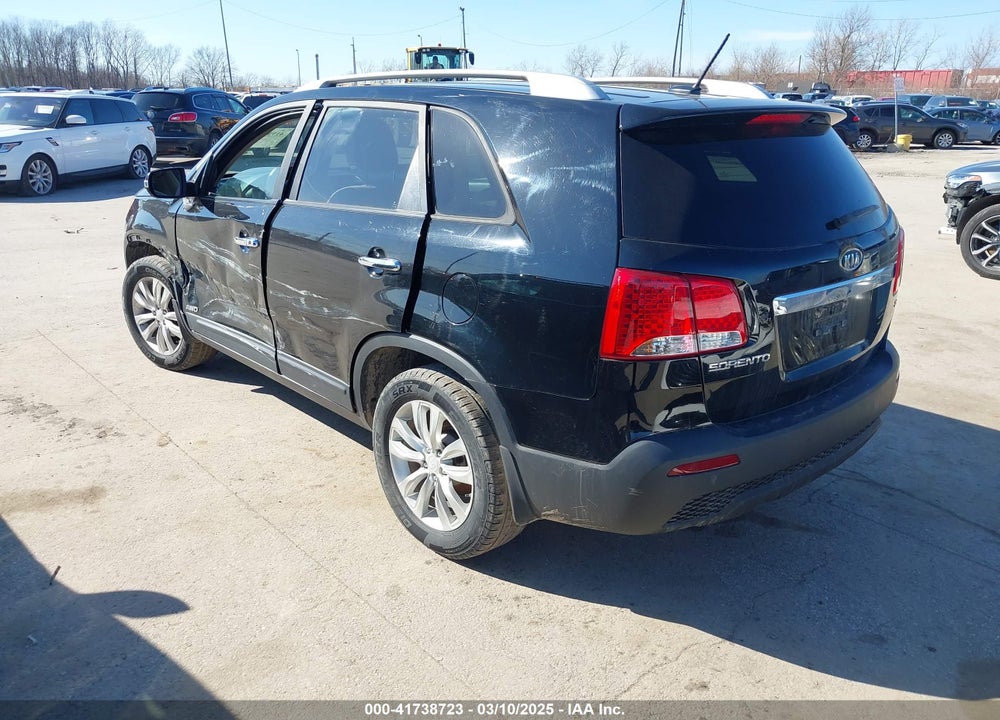2011 KIA SORENTO EX VIN: 5XYKUCA18BG064192