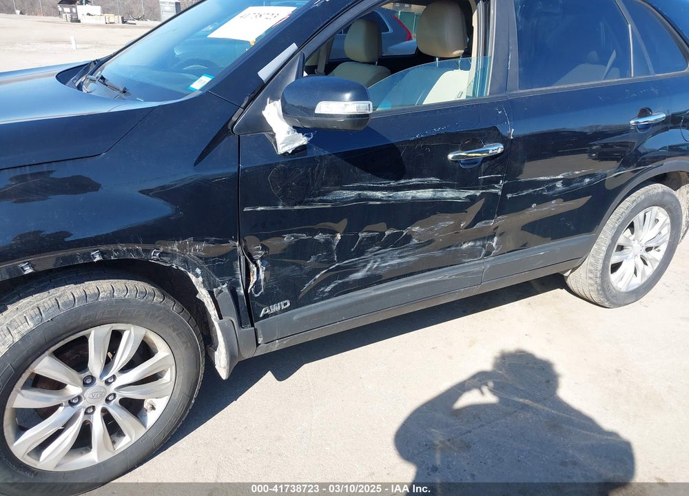2011 KIA SORENTO EX VIN: 5XYKUCA18BG064192