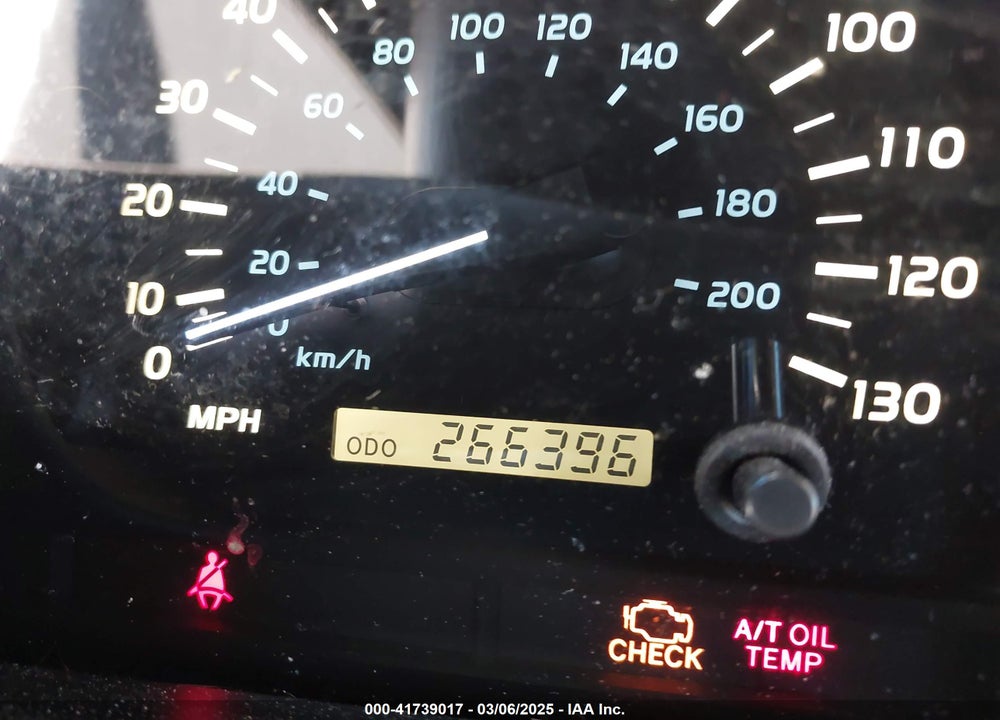 2002 LEXUS LX 470 VIN: JTJHT00W123522570